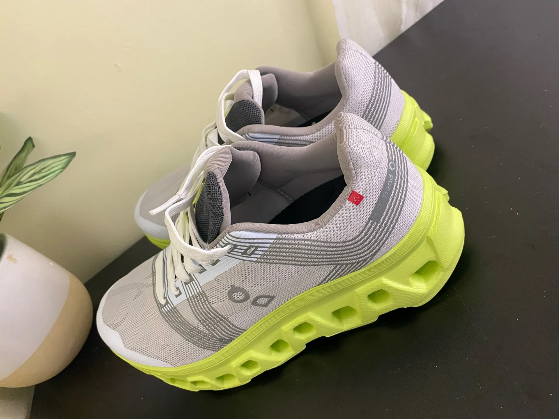 DQ women’s sneakers shoes size 8 Gray - Image 3