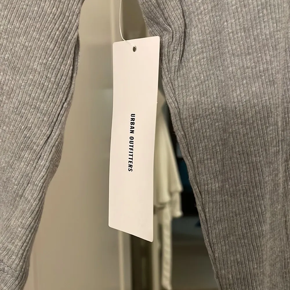 UO BDG Carmen Colorblock Long Sleeve Tee - Image 6