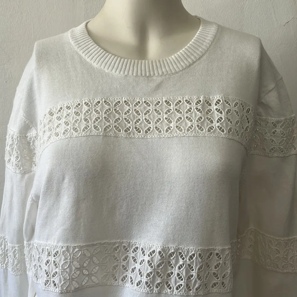 Brooks Brothers Red Fleece crew neck White Long Sleeve Flower Appliqué Sweater L - Image 4