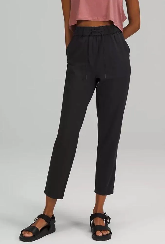 Lululemon high rise stretch 7/8 Lenght pant in black - Image 2