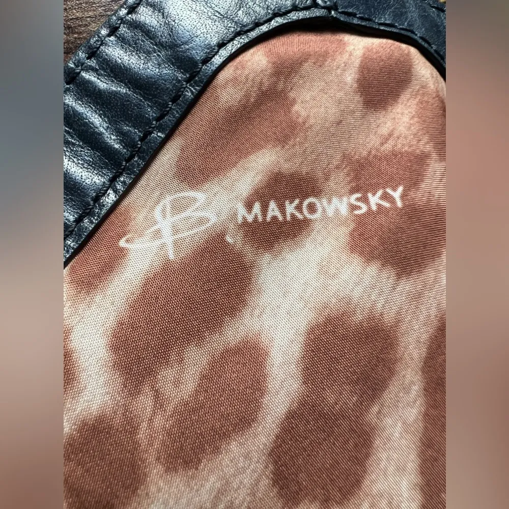 B. Makowsky | ladies crossbody handbag. - Image 6