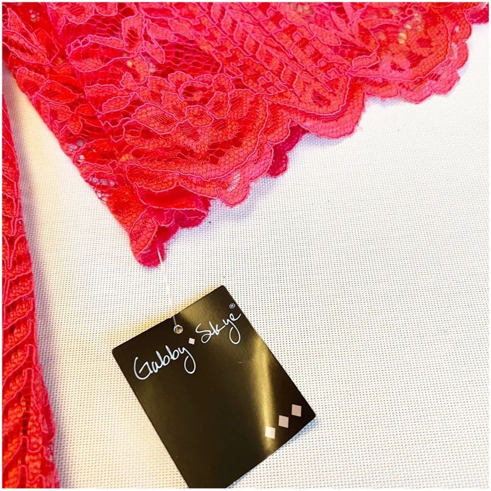 Gabby Skye Lace Overlay Cocktail Dress - Image 11