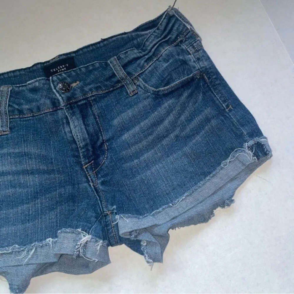 Celebrity Pink Denim Distressed Hem Jean Shorts women’s size 7/28‎ blue zip fly - Image 3