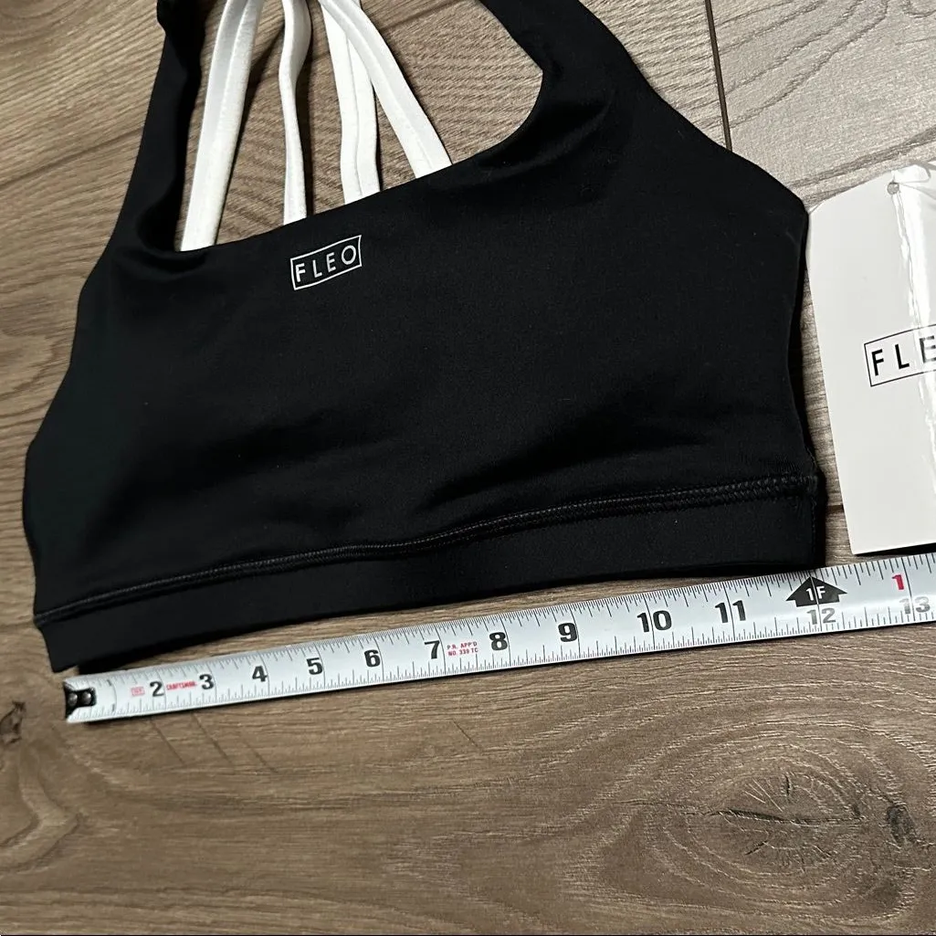 Fleo Set Isla Sports Bra And Double Take 4" High Rise Shorts Black White Small - Image 10