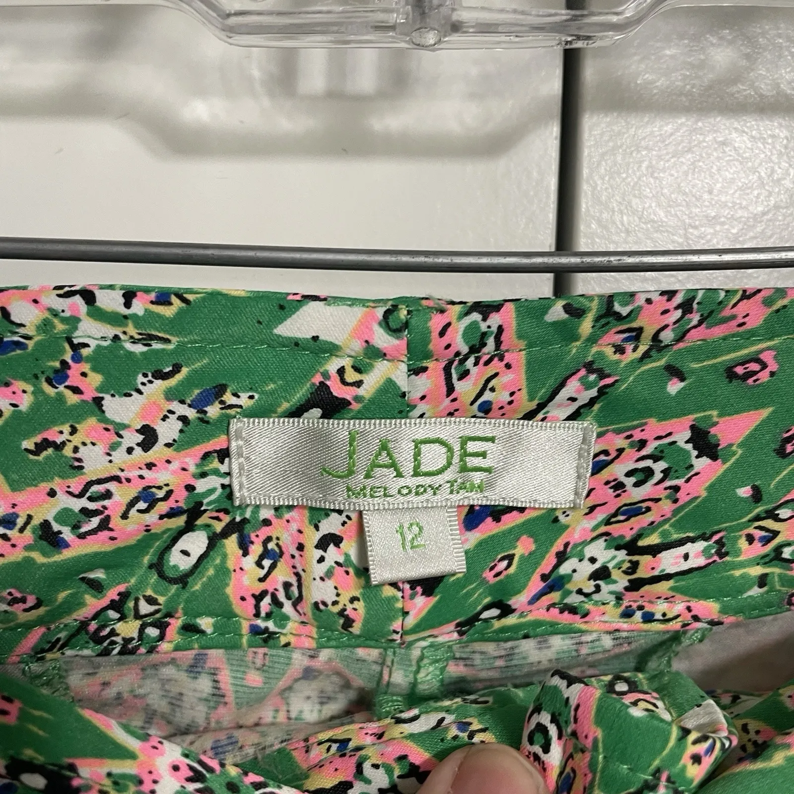 JADE MELODY‎ Tan Womens Size 12 Green Pink Geometric Print Shorts - Image 4