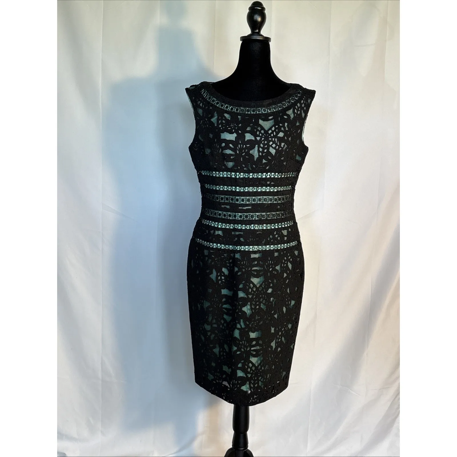Beautiful Antonio Melani Black dress Size 6 Pit To Pit 18 Length 35 - Image 2