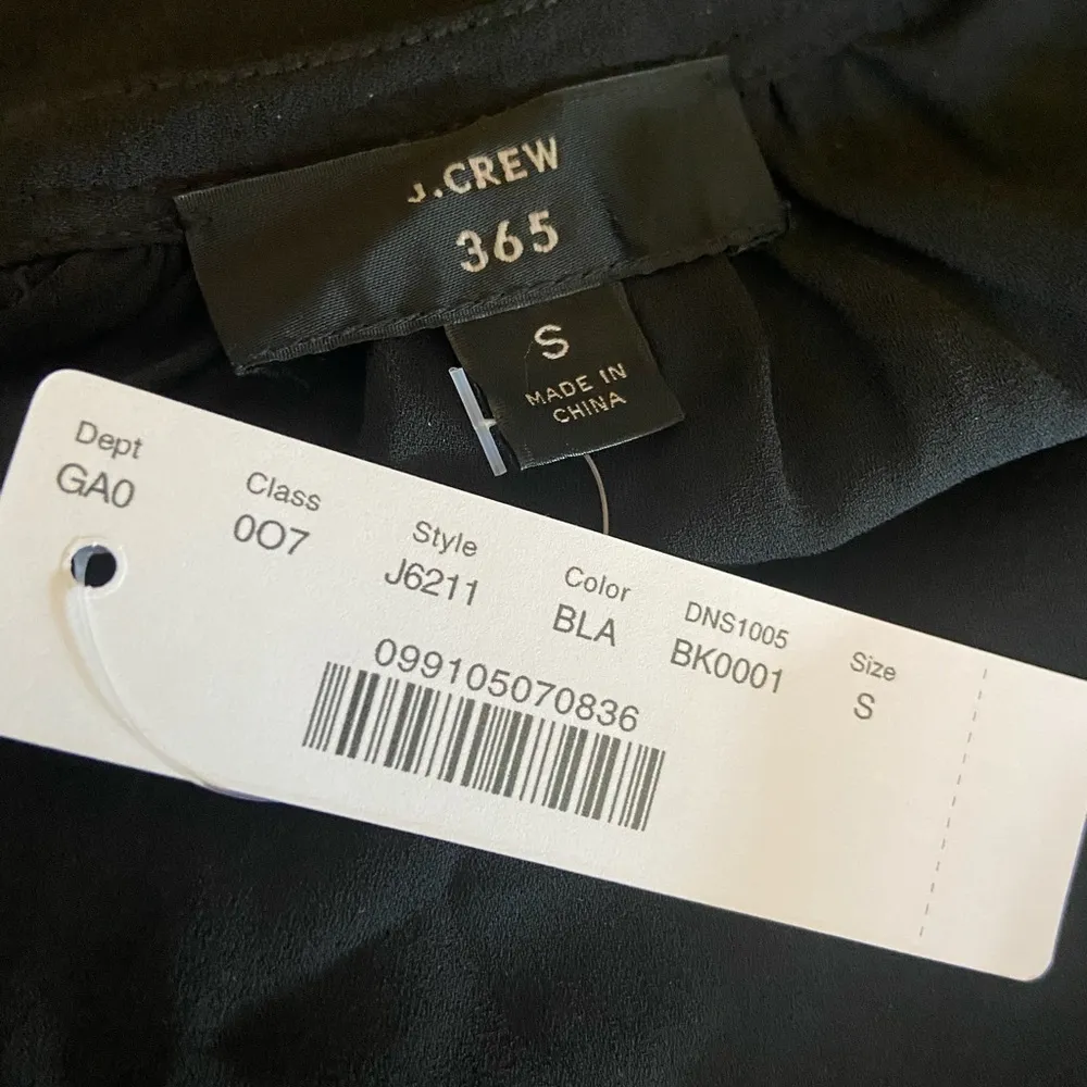 NWT J. Crew size small black split neck sleeveless high-low hem top. - Image 4