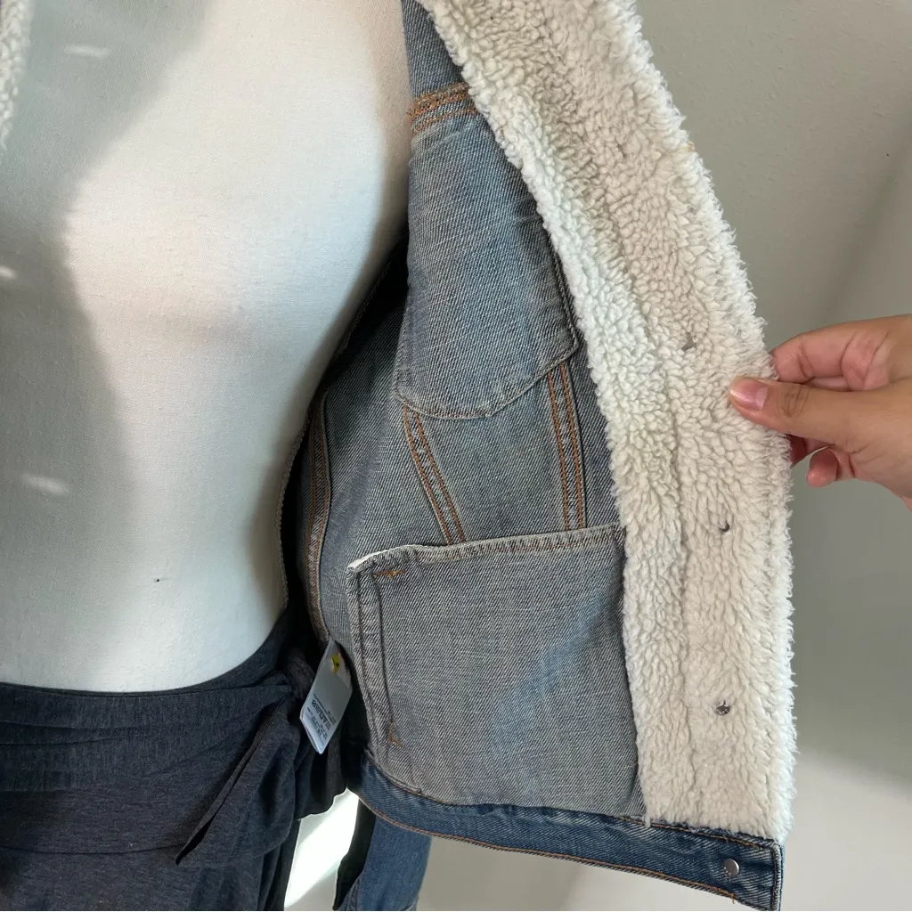 GAP‎ Sherpa Lined Blue Jean Denim Button Jacket Trucker Womens Medium - Image 4