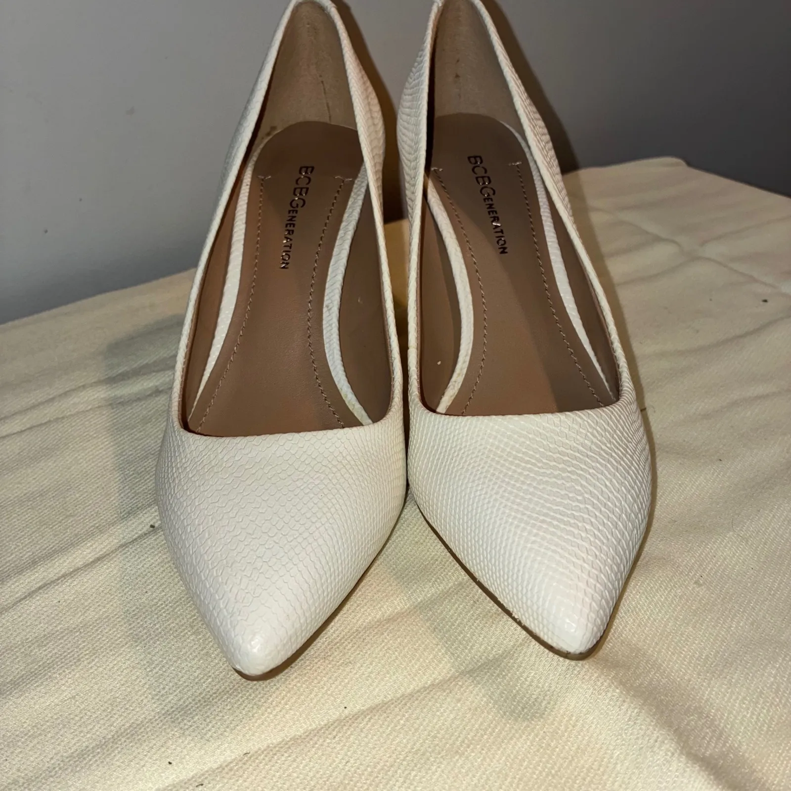 BCBGeneration Gaminkha White Snake Embossed Pointed Toe High‎ Heel Pumps Party - Image 6