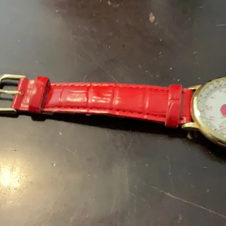 Vintagee Red Hat Society watch, brooch, brooch box and badge or eyeglass holder - Image 12