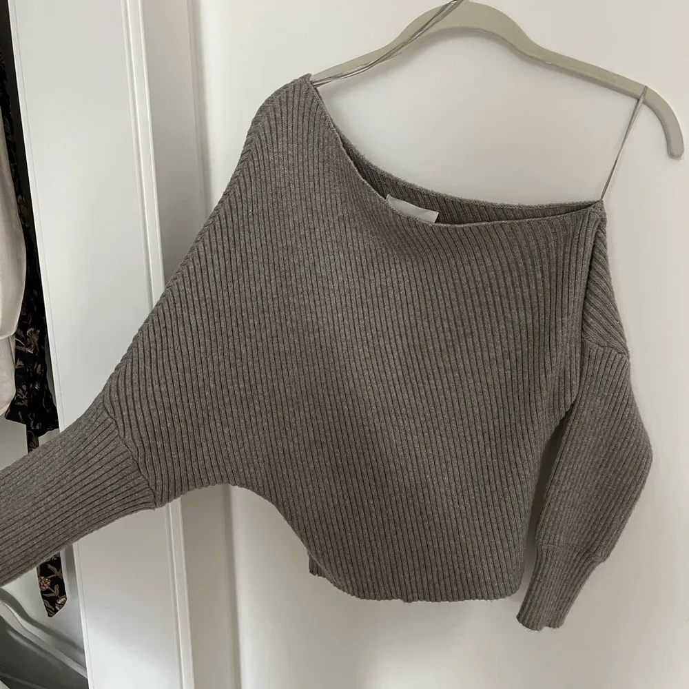 Line and Dot  Blair Off the Shoulder Sweater - Image 3