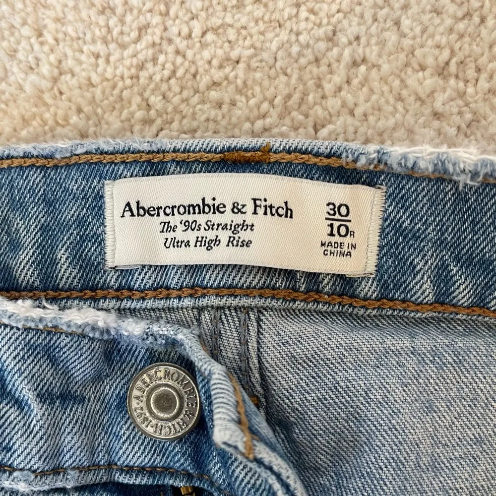 Abercrombie and Fitch Women’s Denim Jeans 90’s Straight Ultra High Rise Size 10 - Image 6