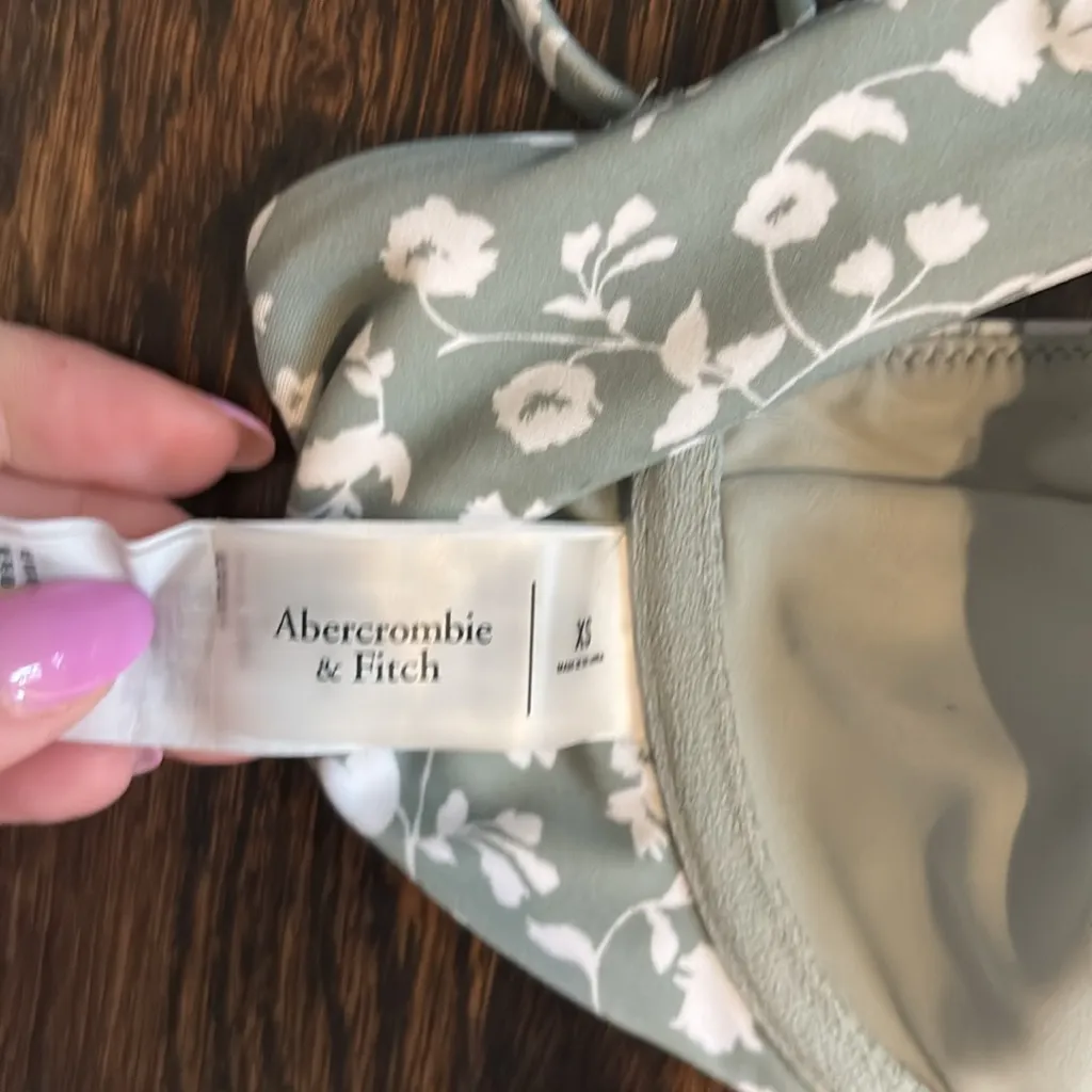 Abercrombie & Fitch Floral Underwire‎ Swimsuit Top - Image 4
