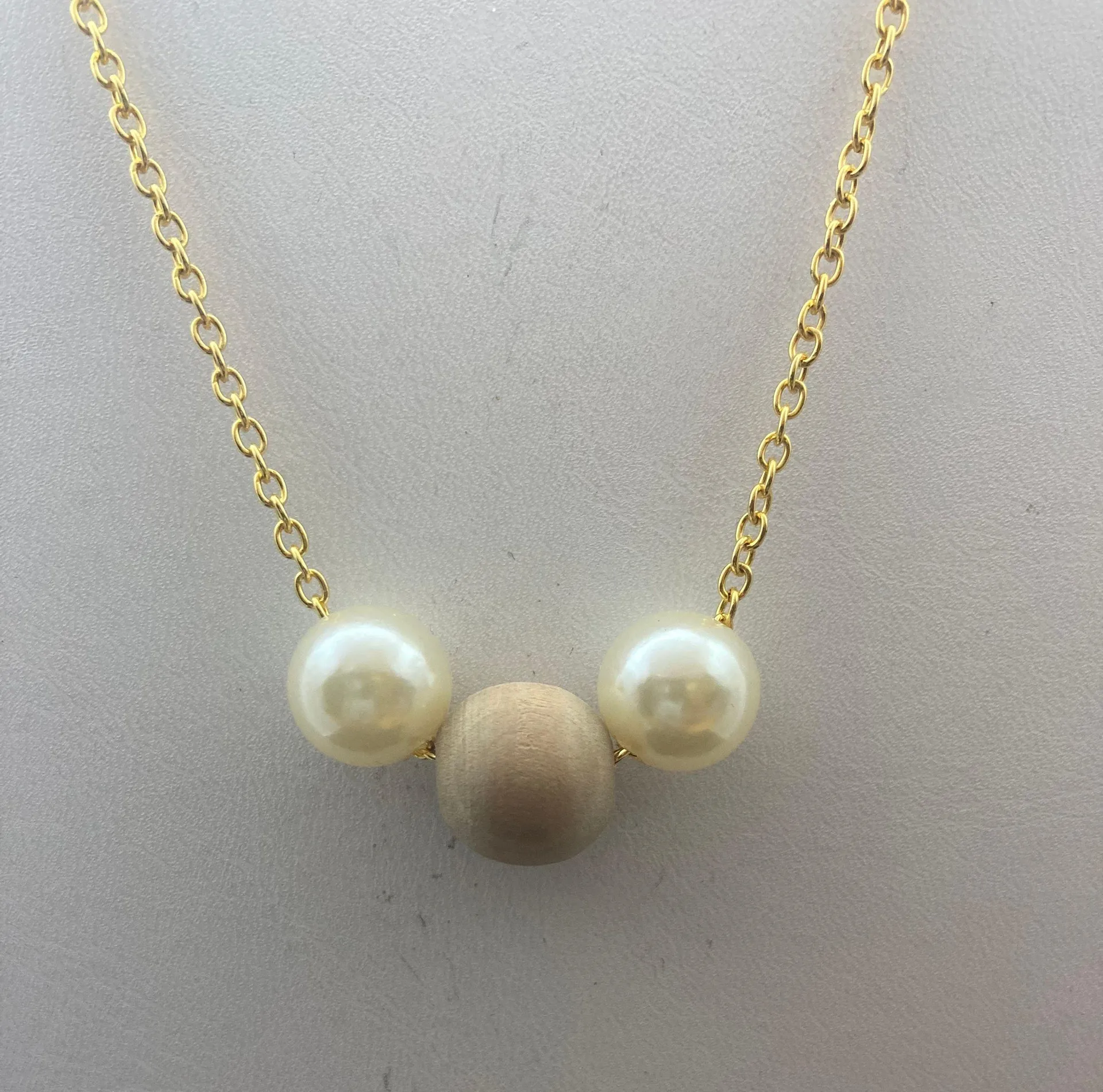 Wood bead and 2 Pearl Beads Chain Necklace - Image 4