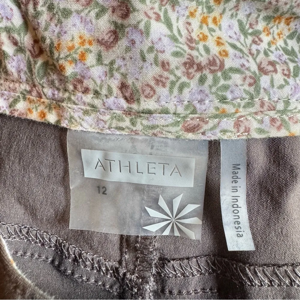 Athleta Olive Brown Mini Skirt with Ruffle Hem Large Side Pockets Performance - Image 4