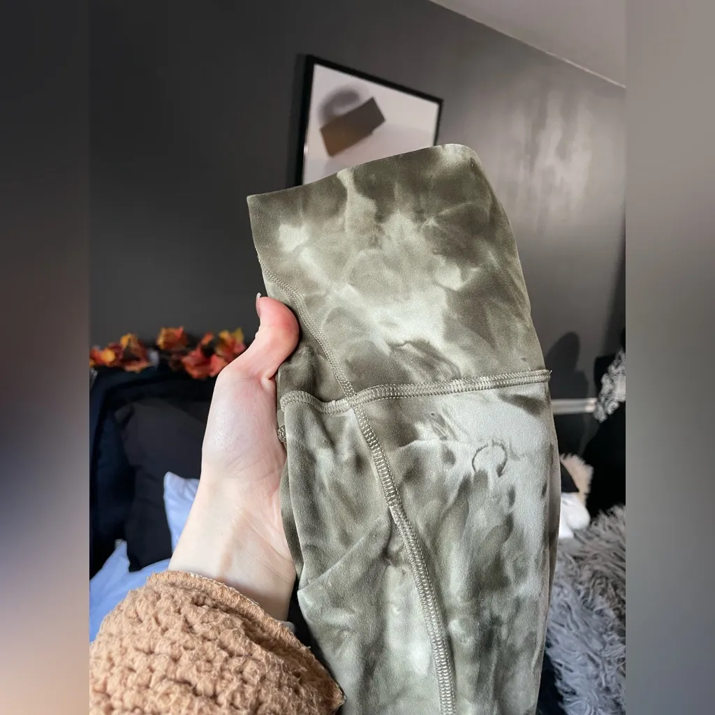 Lululemon diamond dye leggings - Image 9