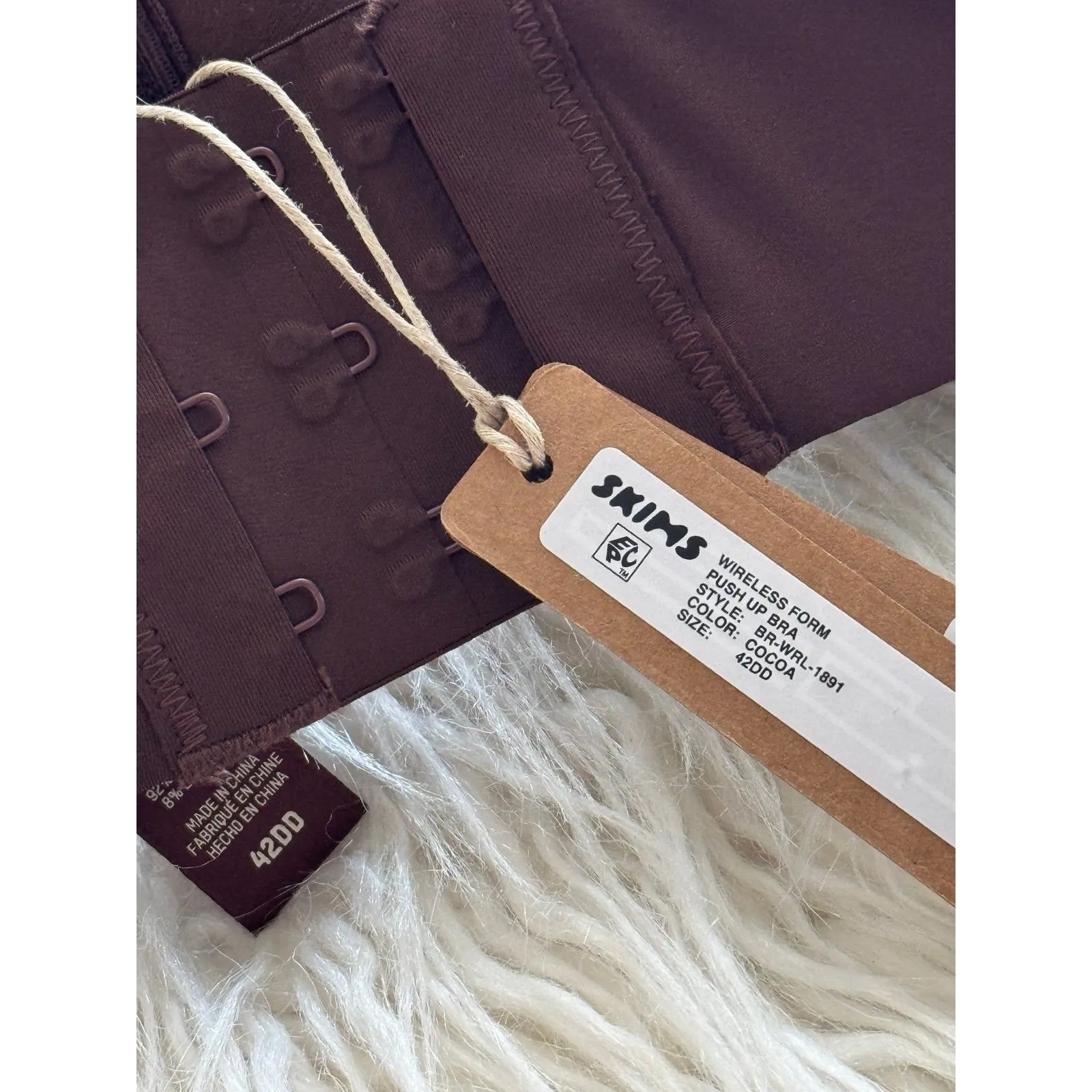 Skims Wireless Push Up Plunge Bra Cocoa Size 42DD - Image 7