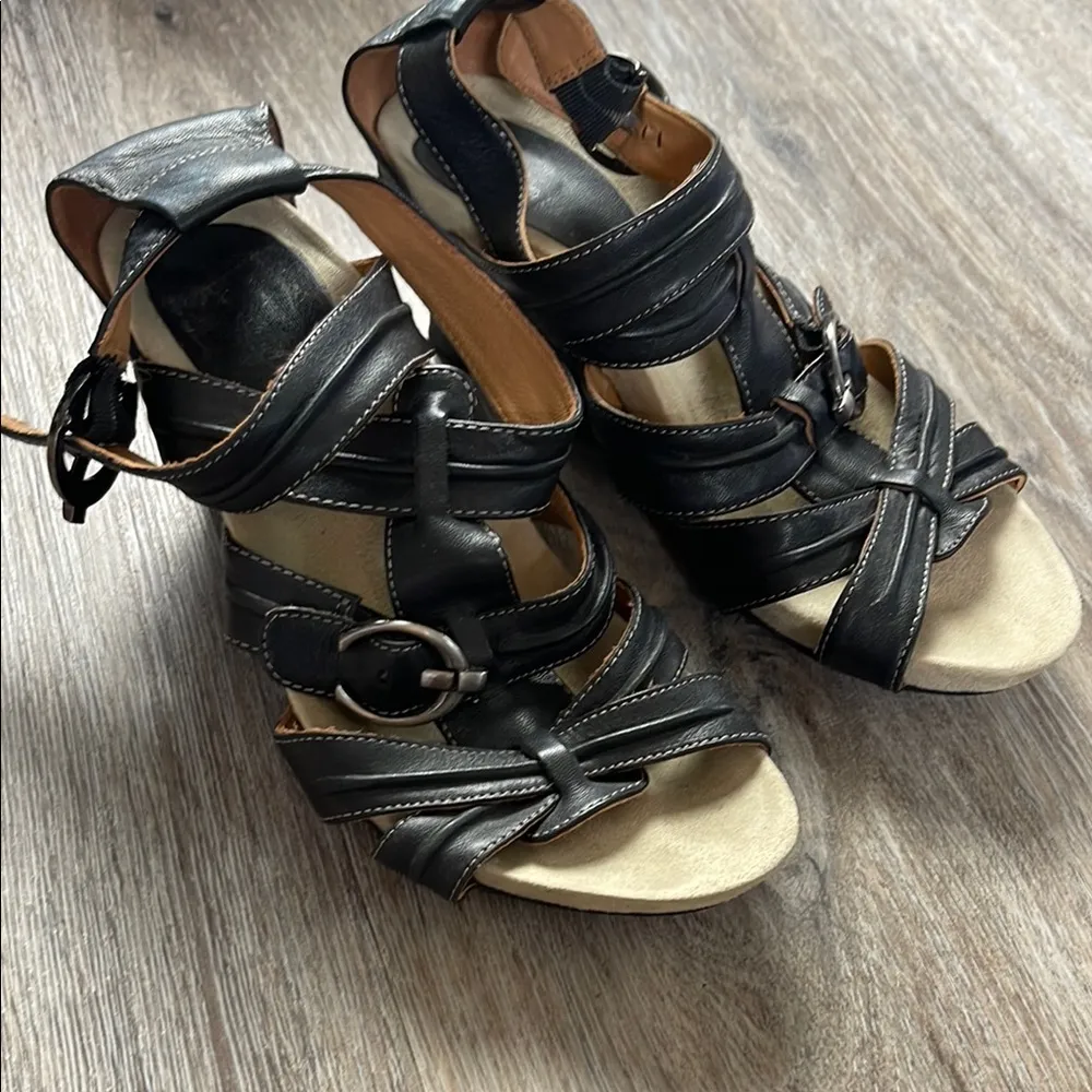 Earthies Leather Strappy Sandals Size 8.5 Black - Image 5