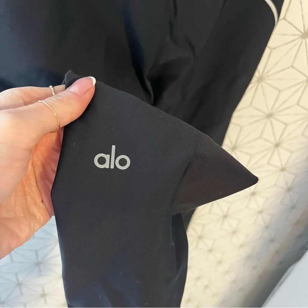 Alo Yoga Logo Waistband Legging - Image 3