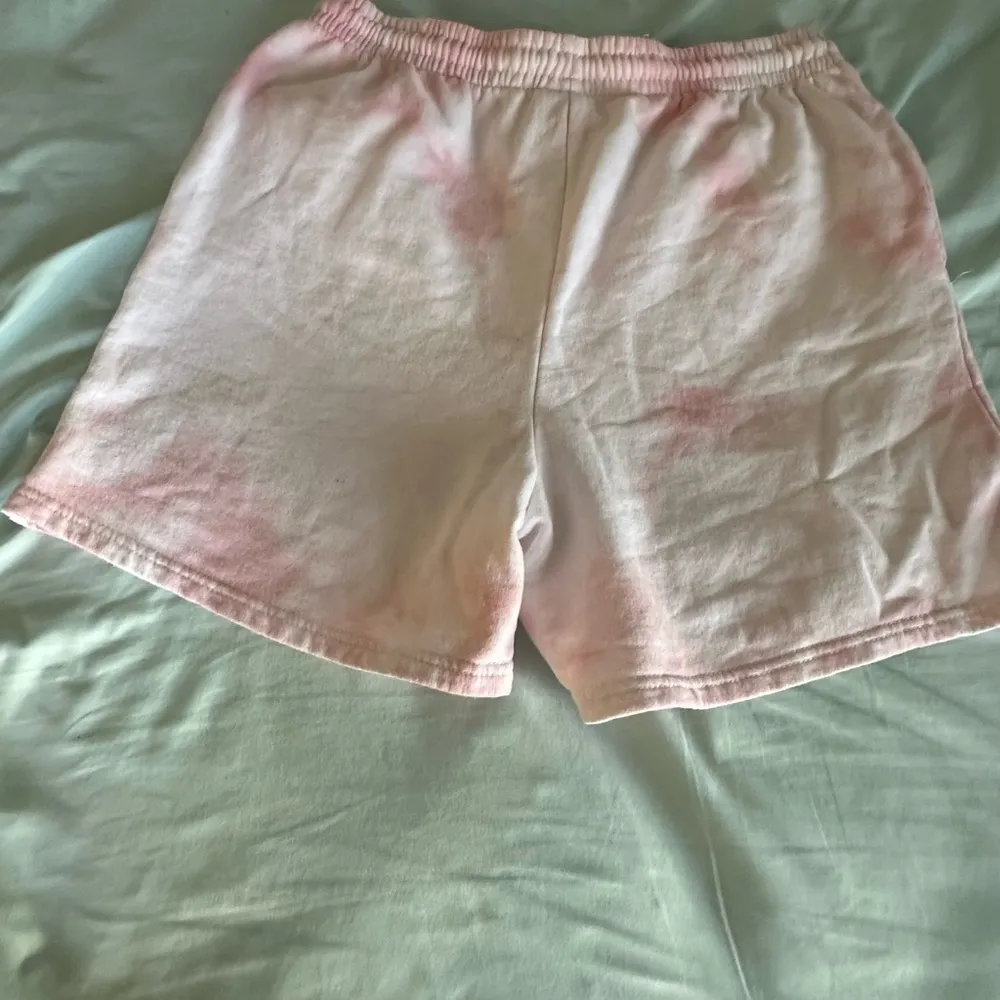 NWT Peanuts Snoop Pink Tie Dye Fleece Drawstring Shorts. Embroidered. Medium - Image 6