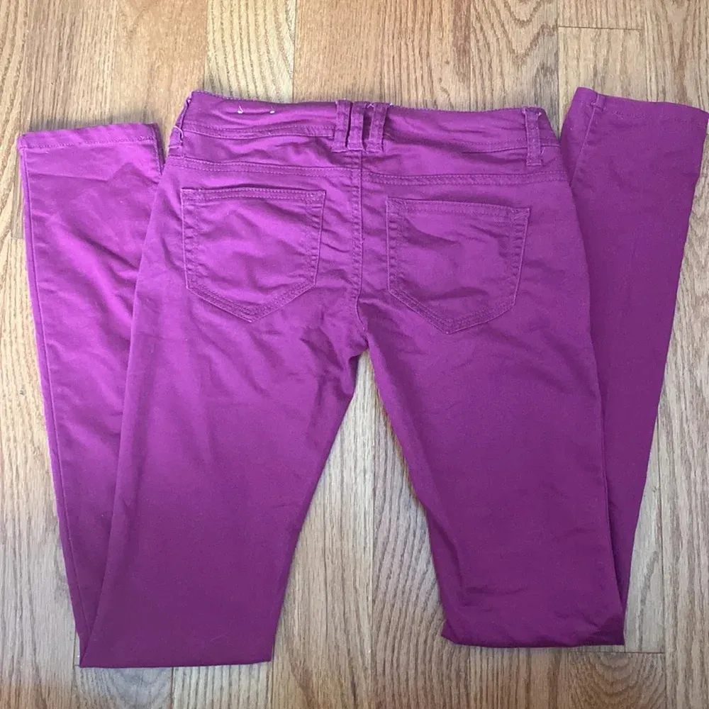 Mossimo Supply Co. Dark Pink Skinny Jeans Size 1 In Juniors - Image 5
