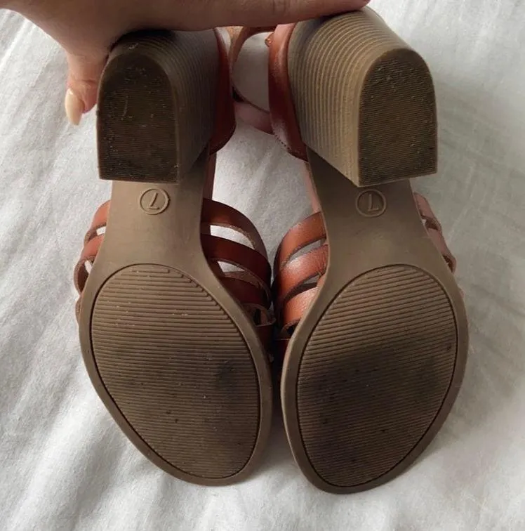 Universal Thread block heel shoes - Image 4