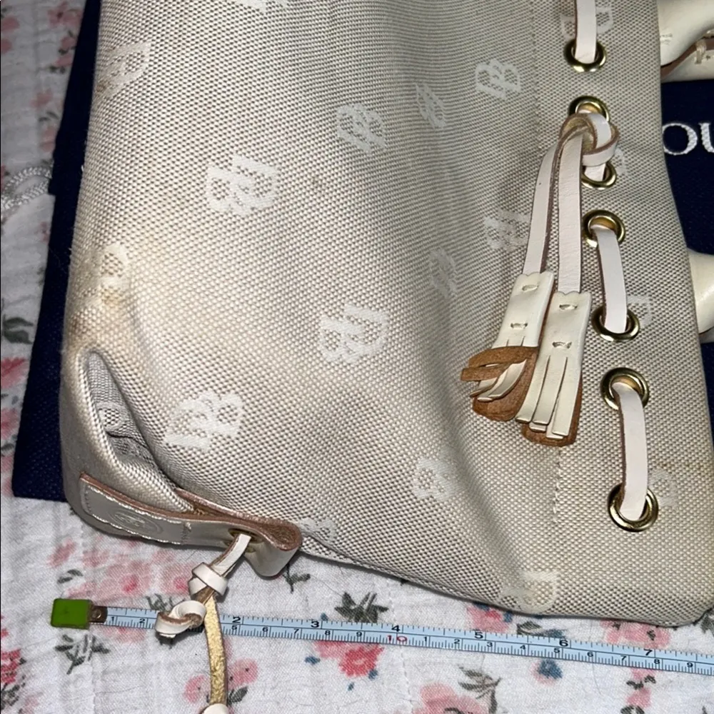 Dooney & Bourke Cream Canvas Monogram Small Tote w Gold-Tone Hardware & Dustbag - Image 15