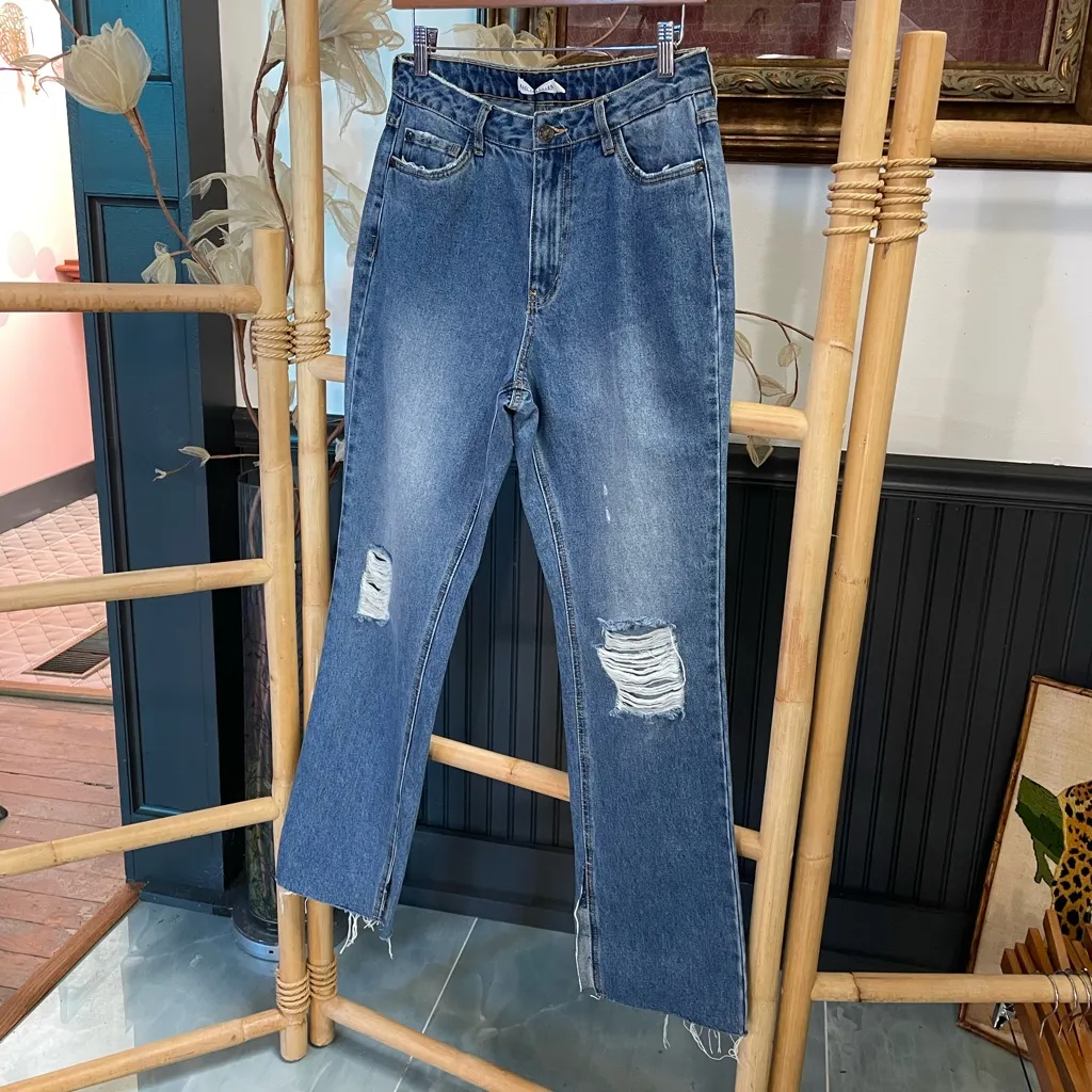 NWT Avec Les Filles High Waisted Mom Jeans Distressed Raw Split Hem - Sz 28 ๐งก๐ - Image 4