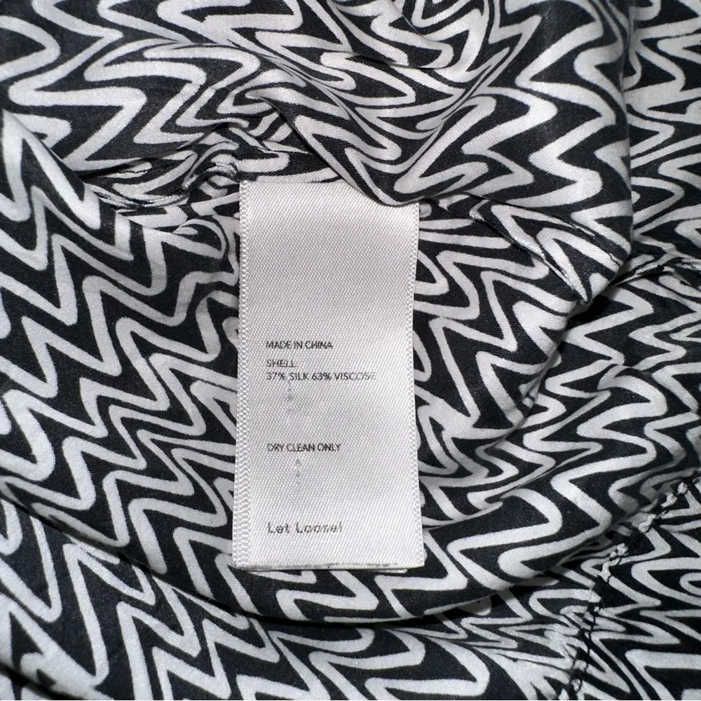 Kate Spade Saturday Zig Zag Black And White Silk Blend Blouse MEDIUM - Image 4