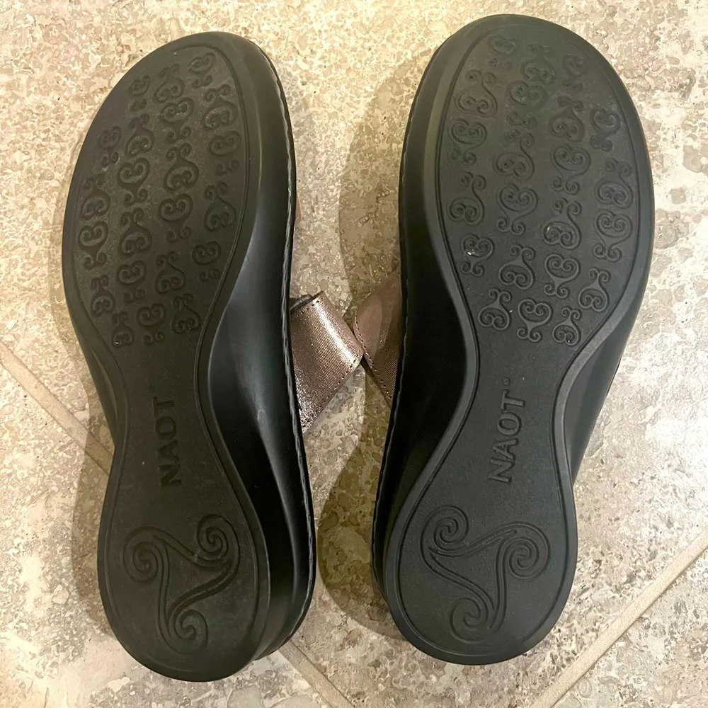 NAOT Trinton Sandals, Silver Threads Silver Size EU 40, US 9 - Image 10