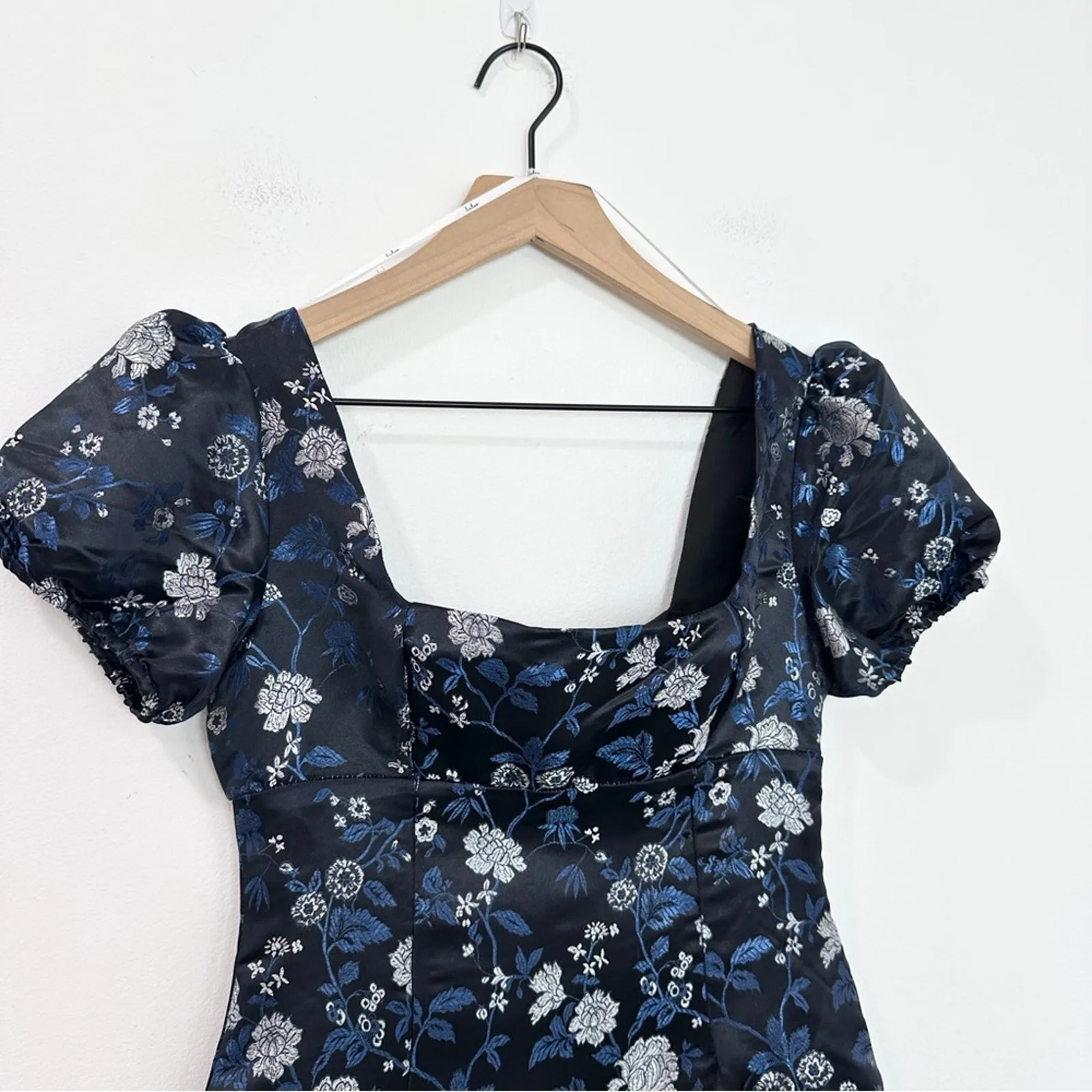 Lulu’s Dramatic Beauty Black Floral Jacquard Puff Sleeve Mini Dress NWT Size XS - Image 3