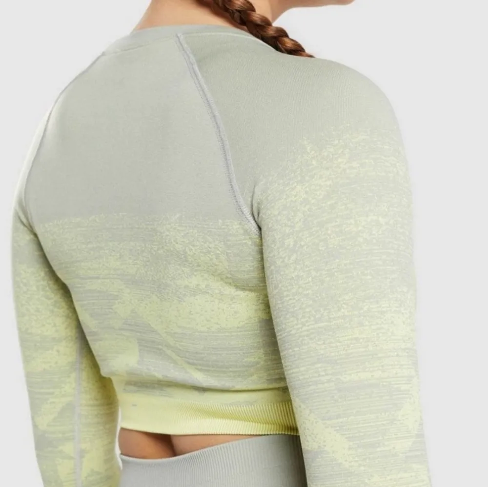 Gymshark Adapt Ombre Crop Top Green B1A9X Size Small - Image 3