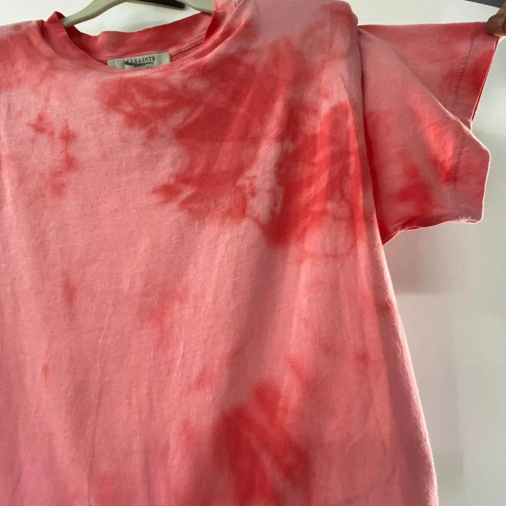 ALLSAINTS Spitalfields Coni Tie Dye T-shirt Red Shoulder Pad Tie Front NWT Small - Image 10