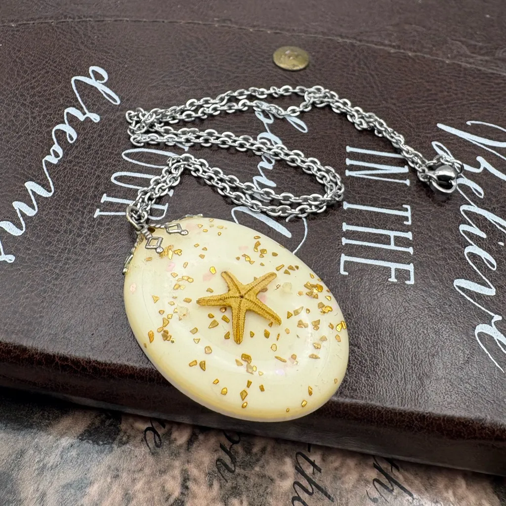 Vintage Resin Starfish Necklace & Clip - Image 3