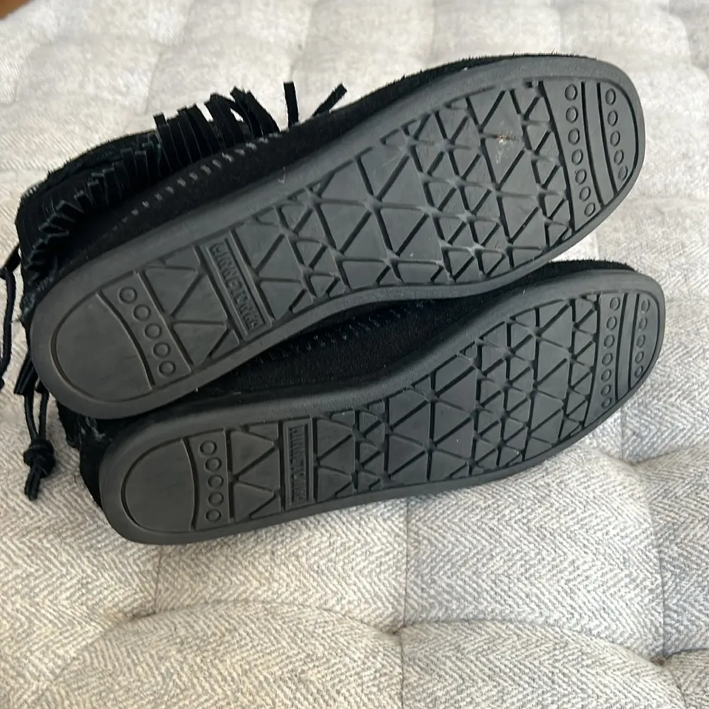 Minnetonka Boots 6.5 - Image 3