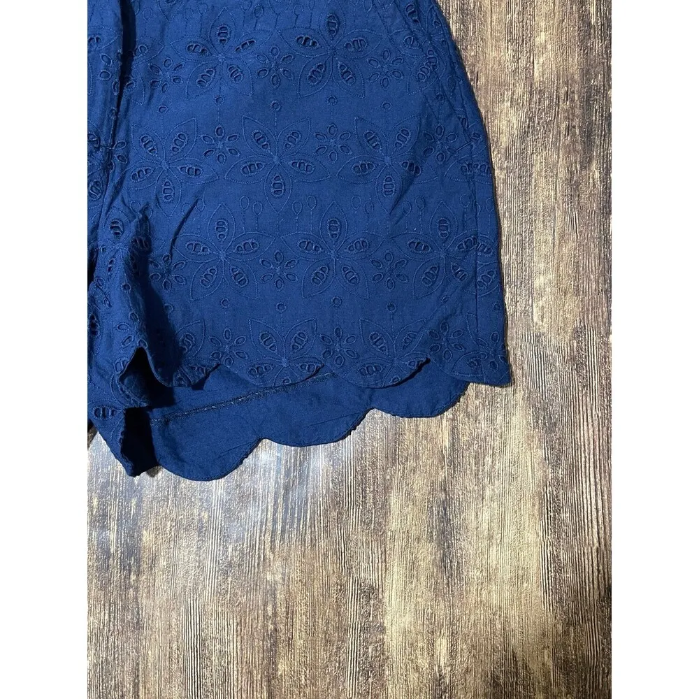 NWT Crown & Ivy Shelby Scallop Navy shorts size 8 - Image 2