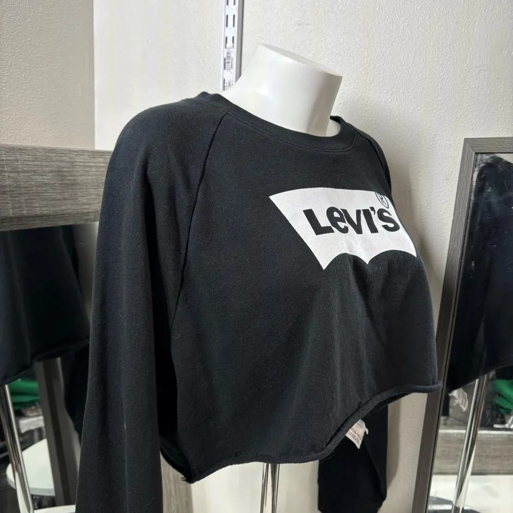 Levi’s woman’s long sleeve crop top shirt - Image 7