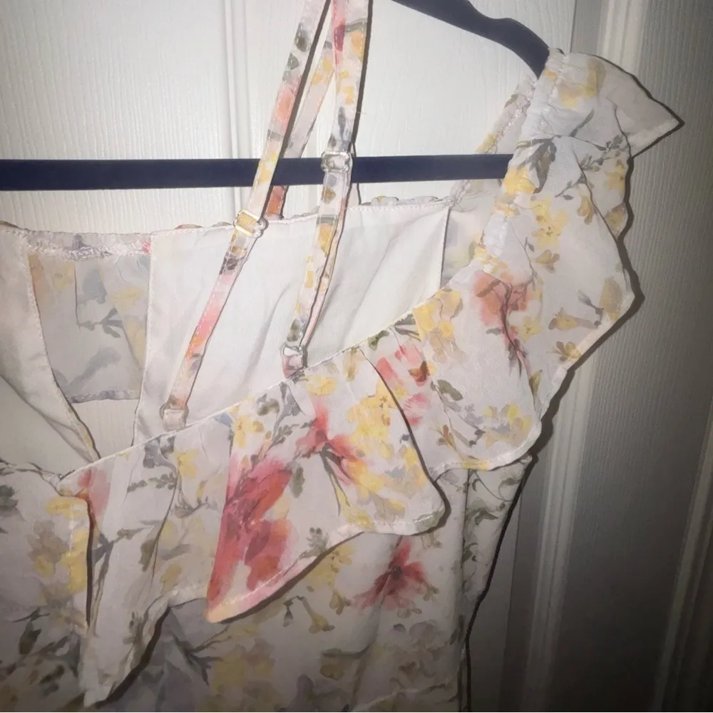 HOPE AND IVY MULTI STRAP COLD SHOULDER RUFFLE HIGH LOW MIDI FLORAL DRESS Red Size 12 - Image 7