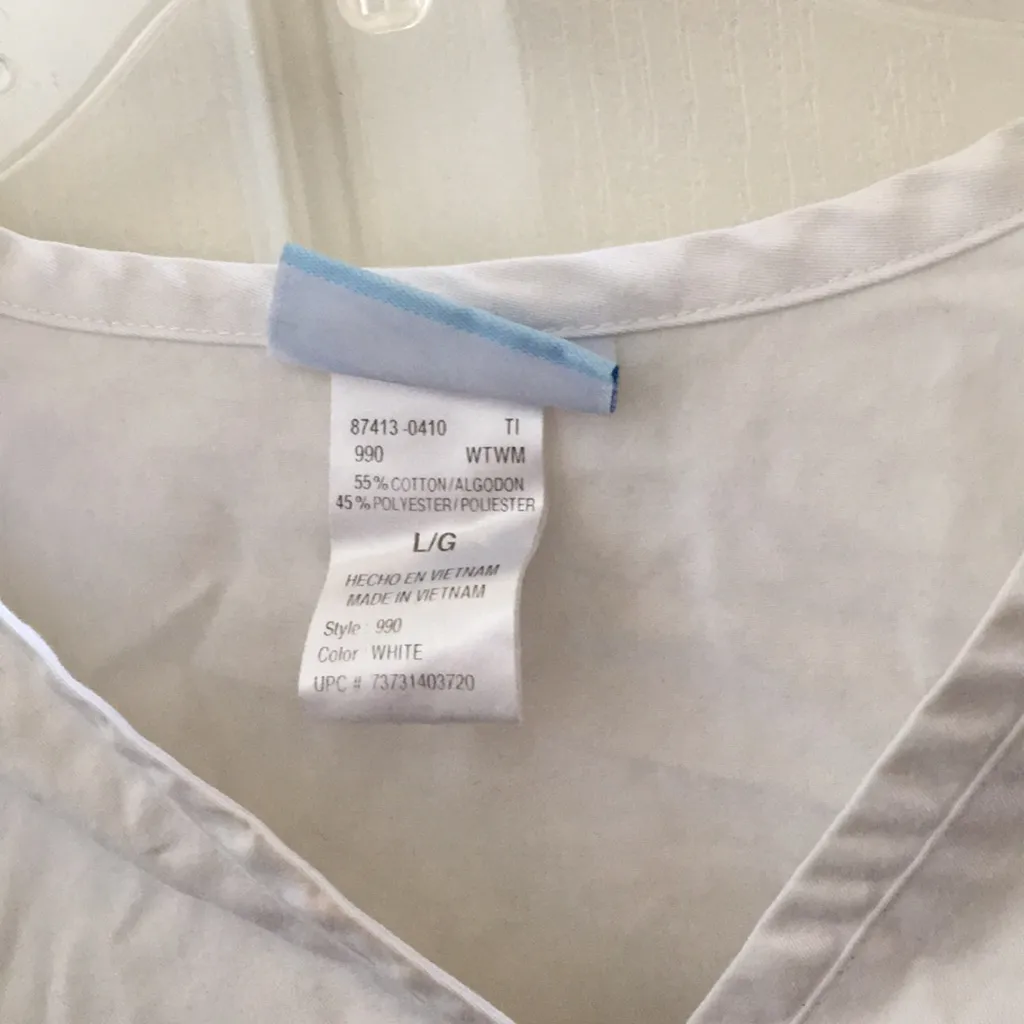 FINAL MARKDOWN Ladies sb scrub top large White - Image 4