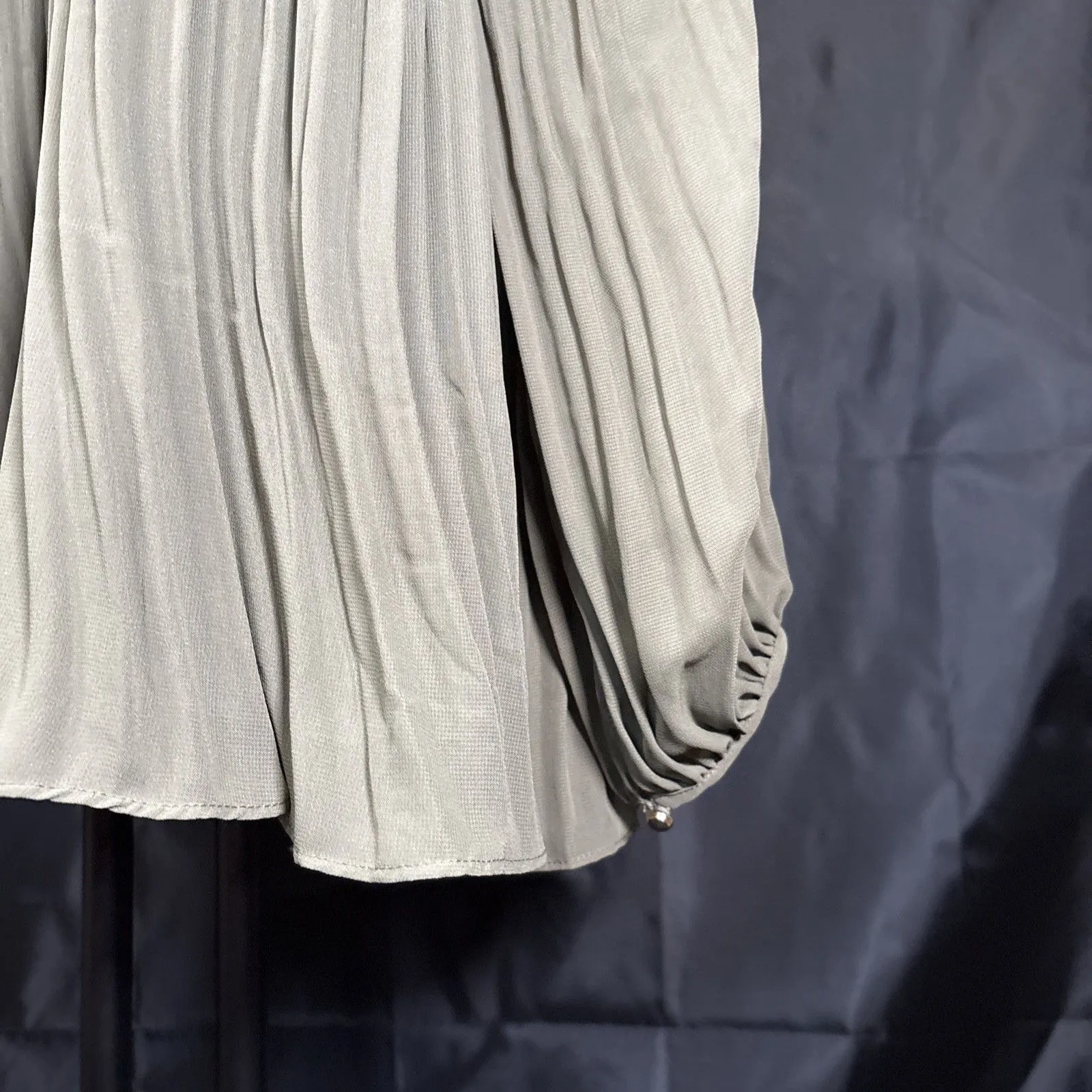 JUSTFAB Women Size M Olive Green Crew Neck Cold Shoulder Long Sleeve Blouse - Image 11