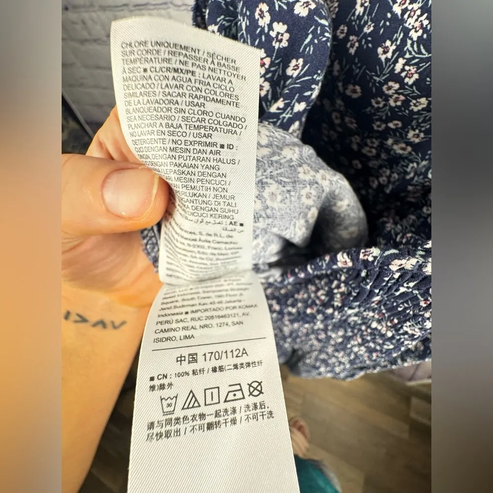 Old Navy Romper - Ditsy Floral Pattern, Smocked back, Size XL Like New! - Image 10