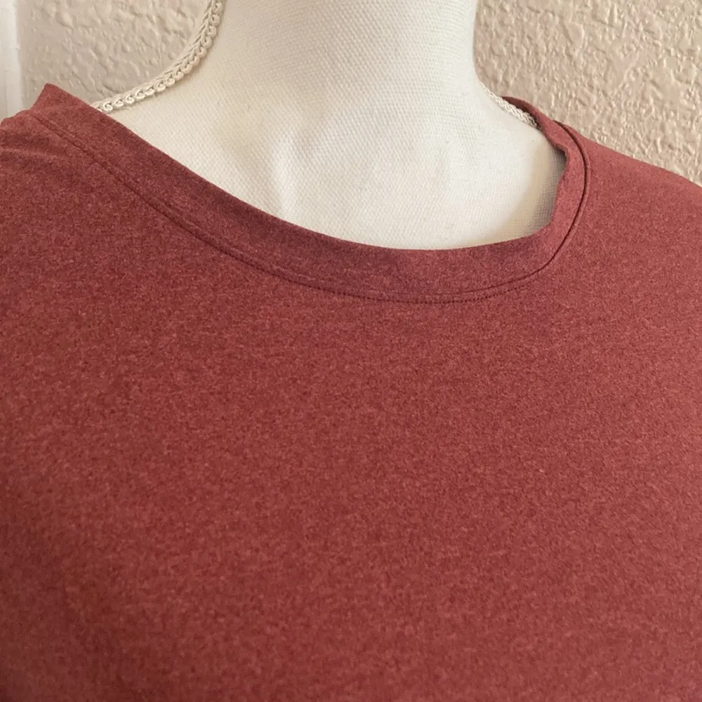 Active Top with Thumb Hole Size M - Image 3