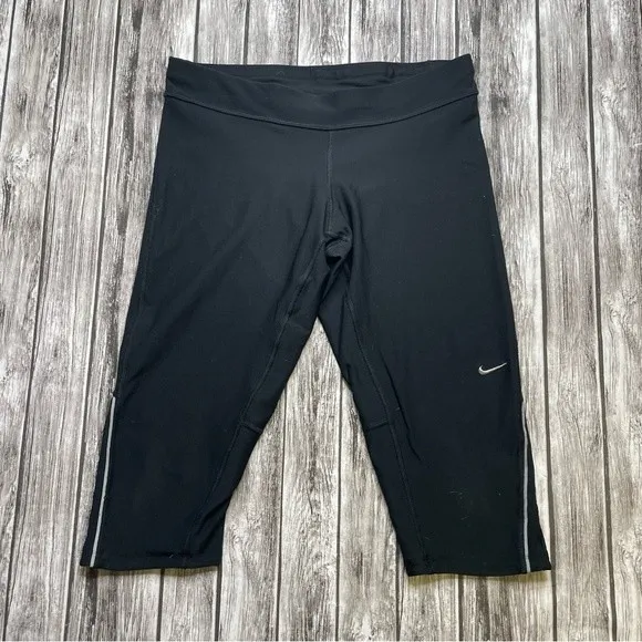 Nike Women's Short Leggings Bermuda Length Dri-Fit M Med Medium Black White - Image 1