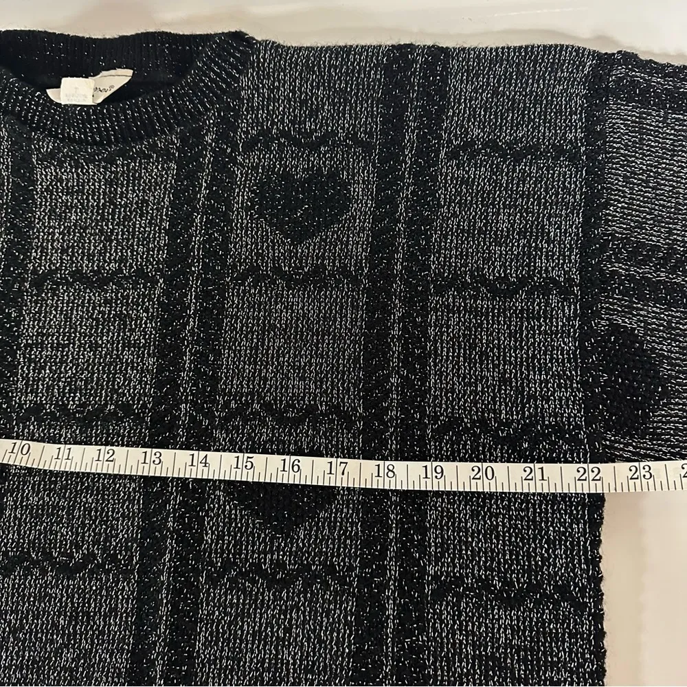 VTG Metallic Heart Sweater - Image 10