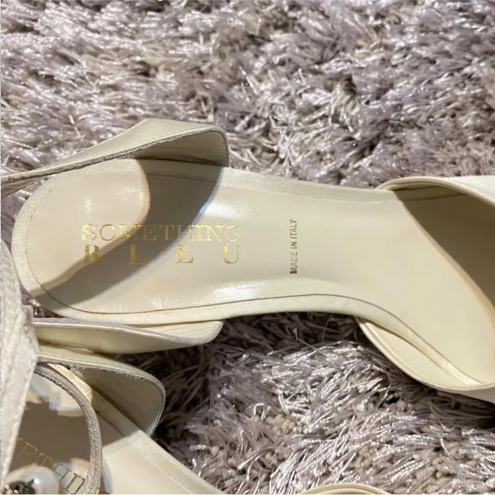 Something Bleu Bridal Heels 'Godiva Imitation Pearl Buckle Sandal Size 11 - Image 7