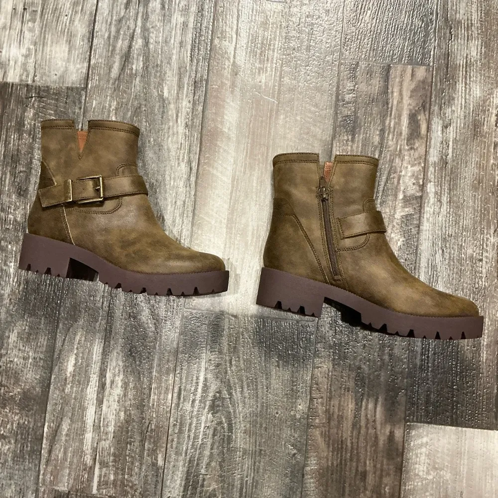 Zodiac  Tan Ankle Boots with Buckle Size 6.5 - Image 6