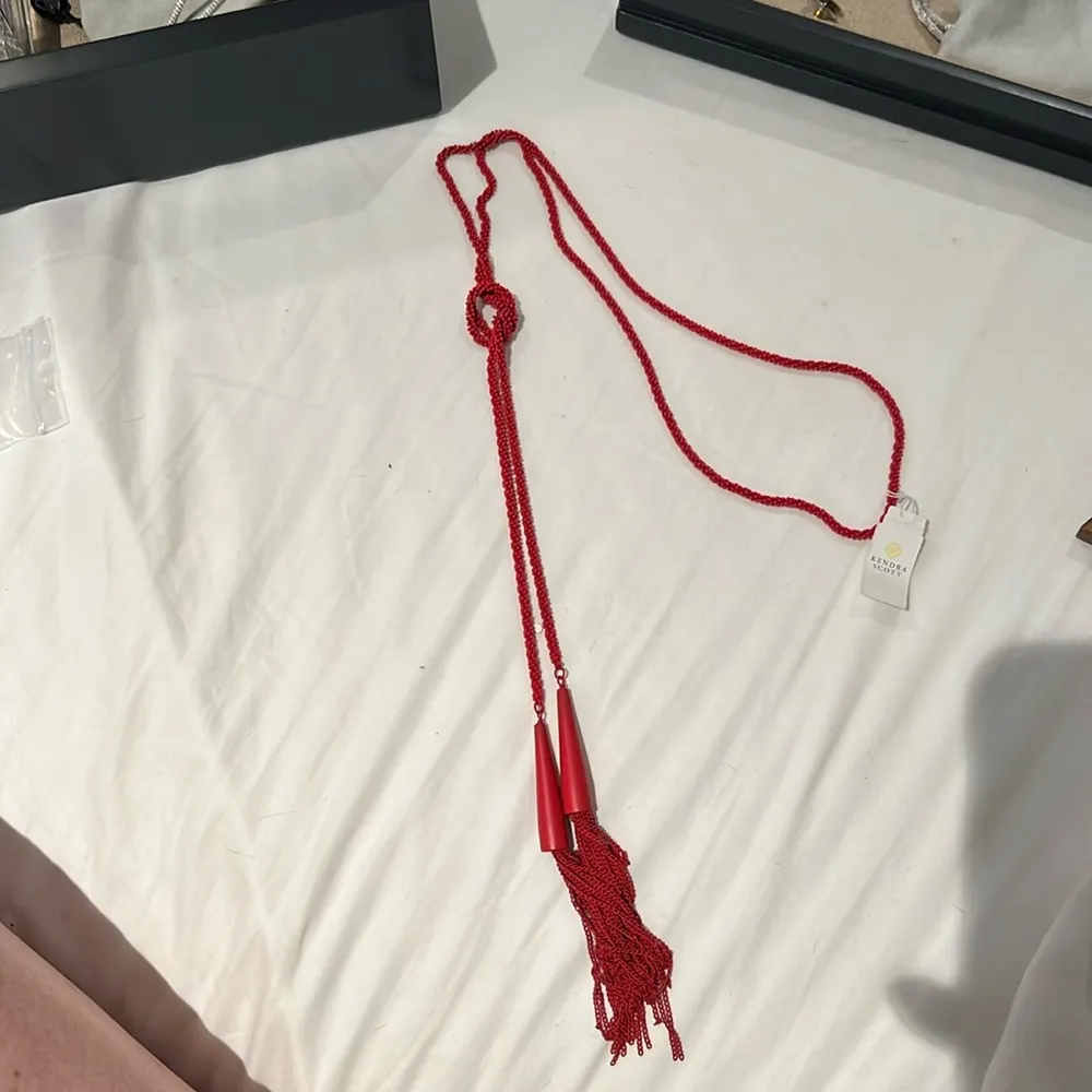 Kendra Scott Phara Necklace in Matte Red - Image 3