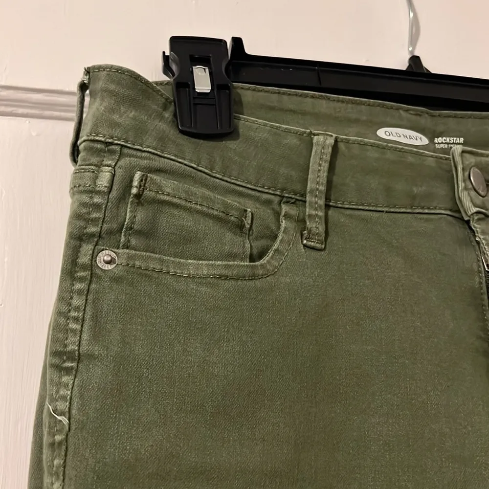 NWOT Old Navy Rockstar Super Skinny Army Green Jeans - Image 2