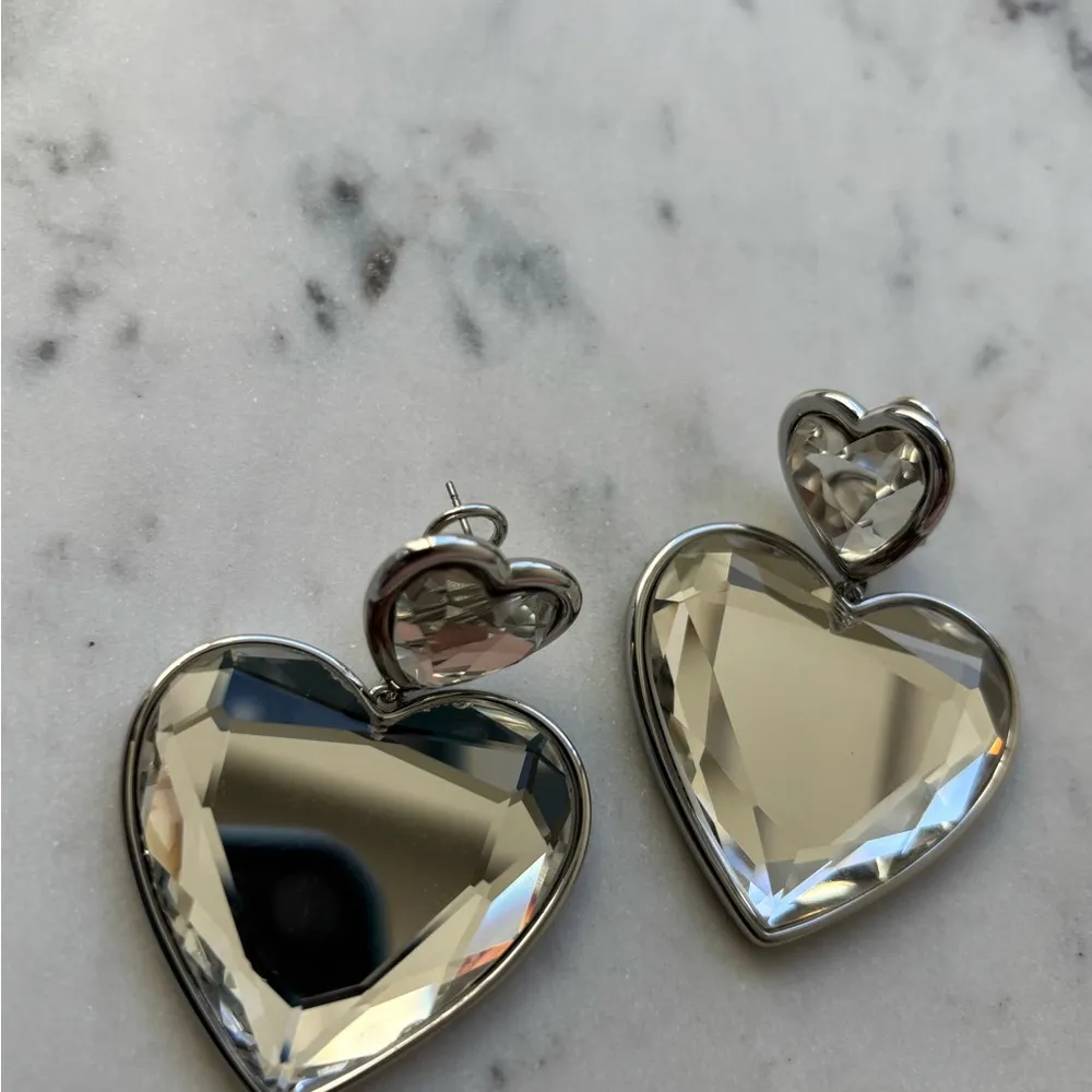 NWOT Marc Jacobs Silver Heart Crystal Earrings - Image 4