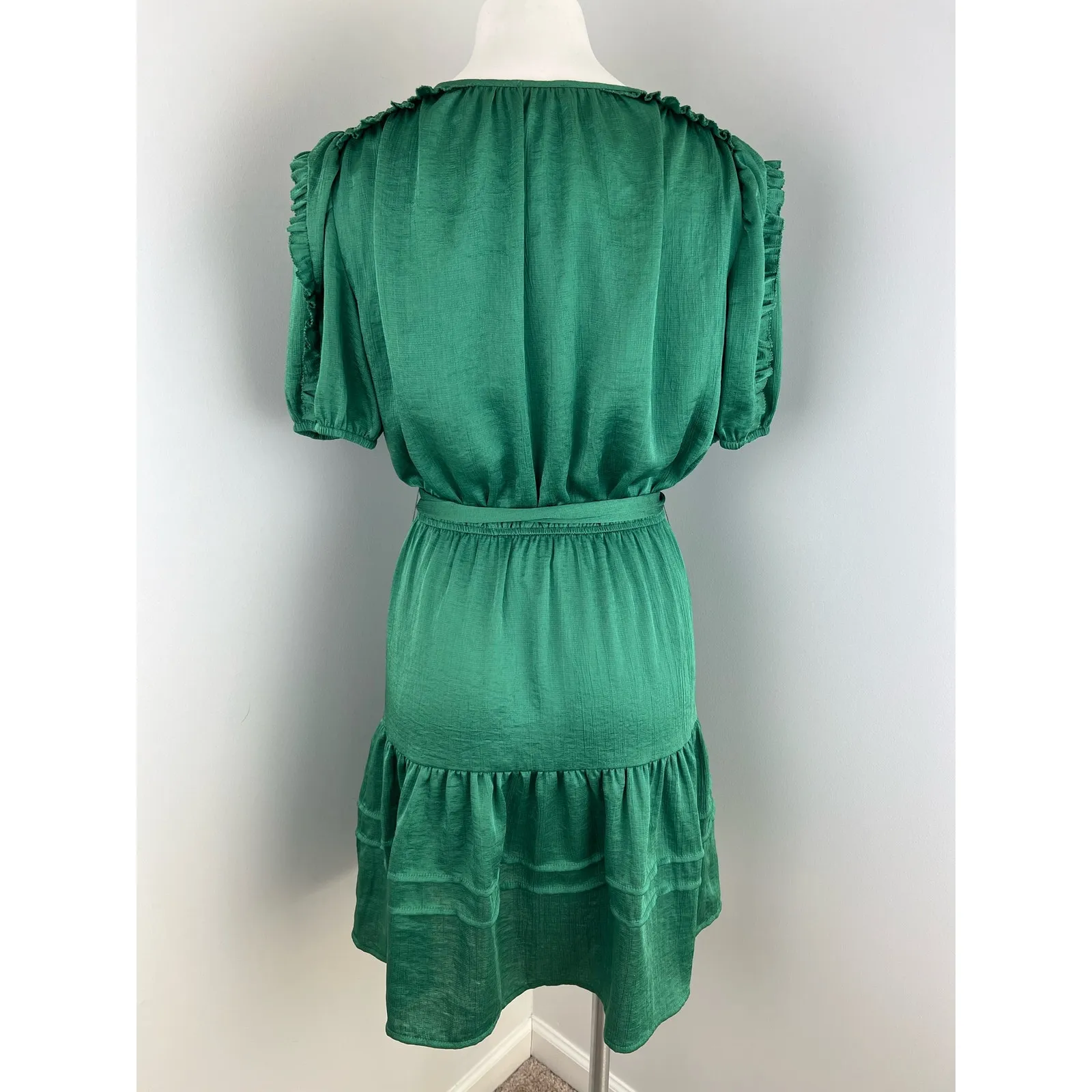 Current Air Green Belted Crepe Ruffle Tiered Tie Neck Dress Small - Image 3